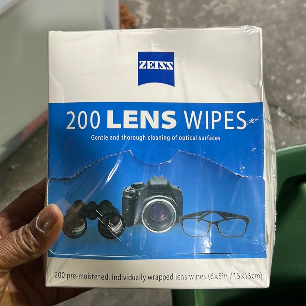 New & sealed Zeiss Pre-Moistened Lens Cleaning Wipes 200 Pieces. Box broken